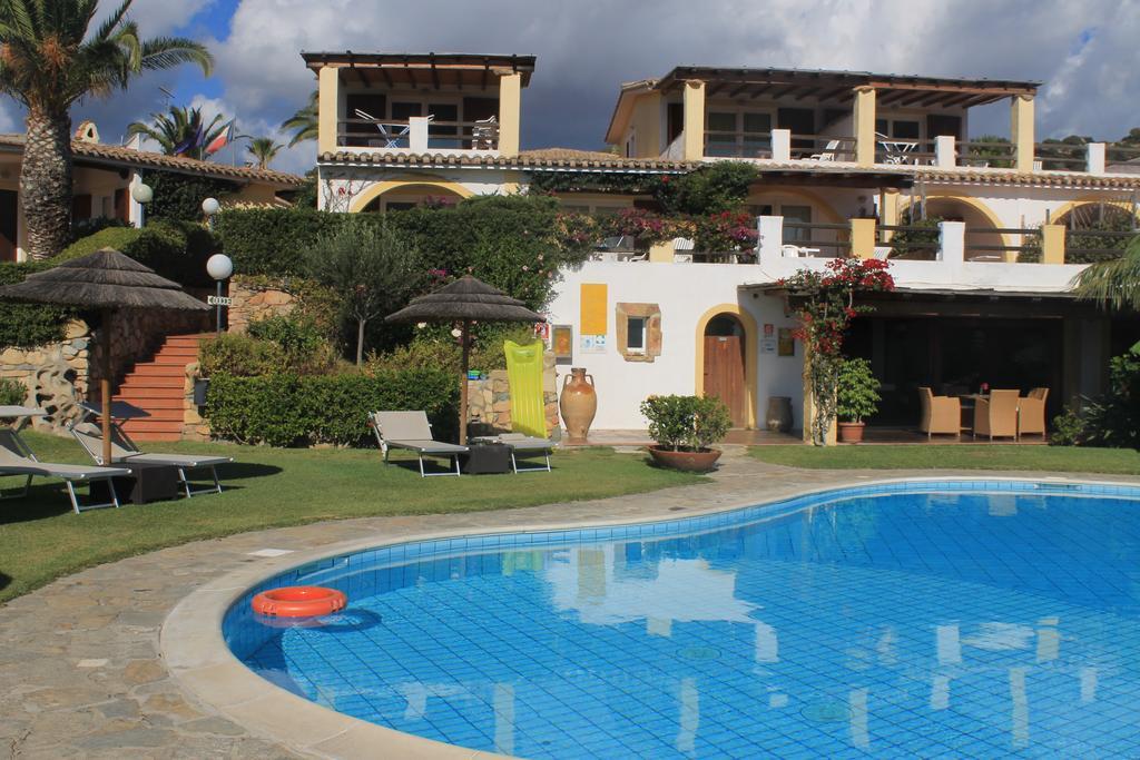 Residence Le Bouganville Villasimius Exterior foto