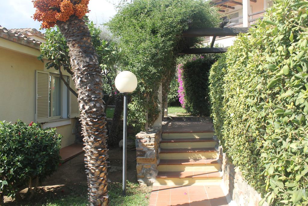 Residence Le Bouganville Villasimius Exterior foto