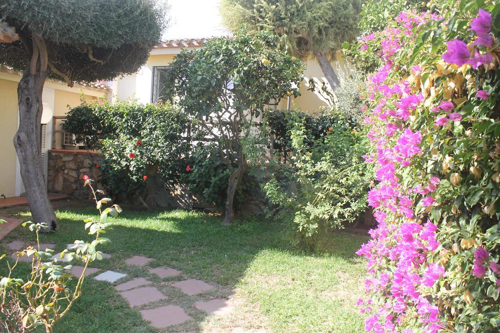 Residence Le Bouganville Villasimius Exterior foto
