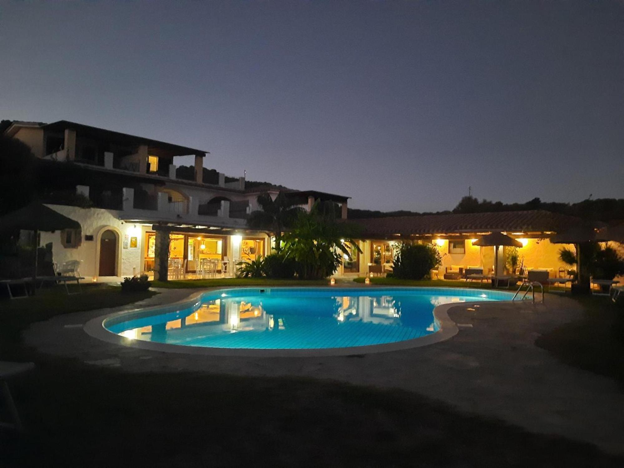 Residence Le Bouganville Villasimius Exterior foto