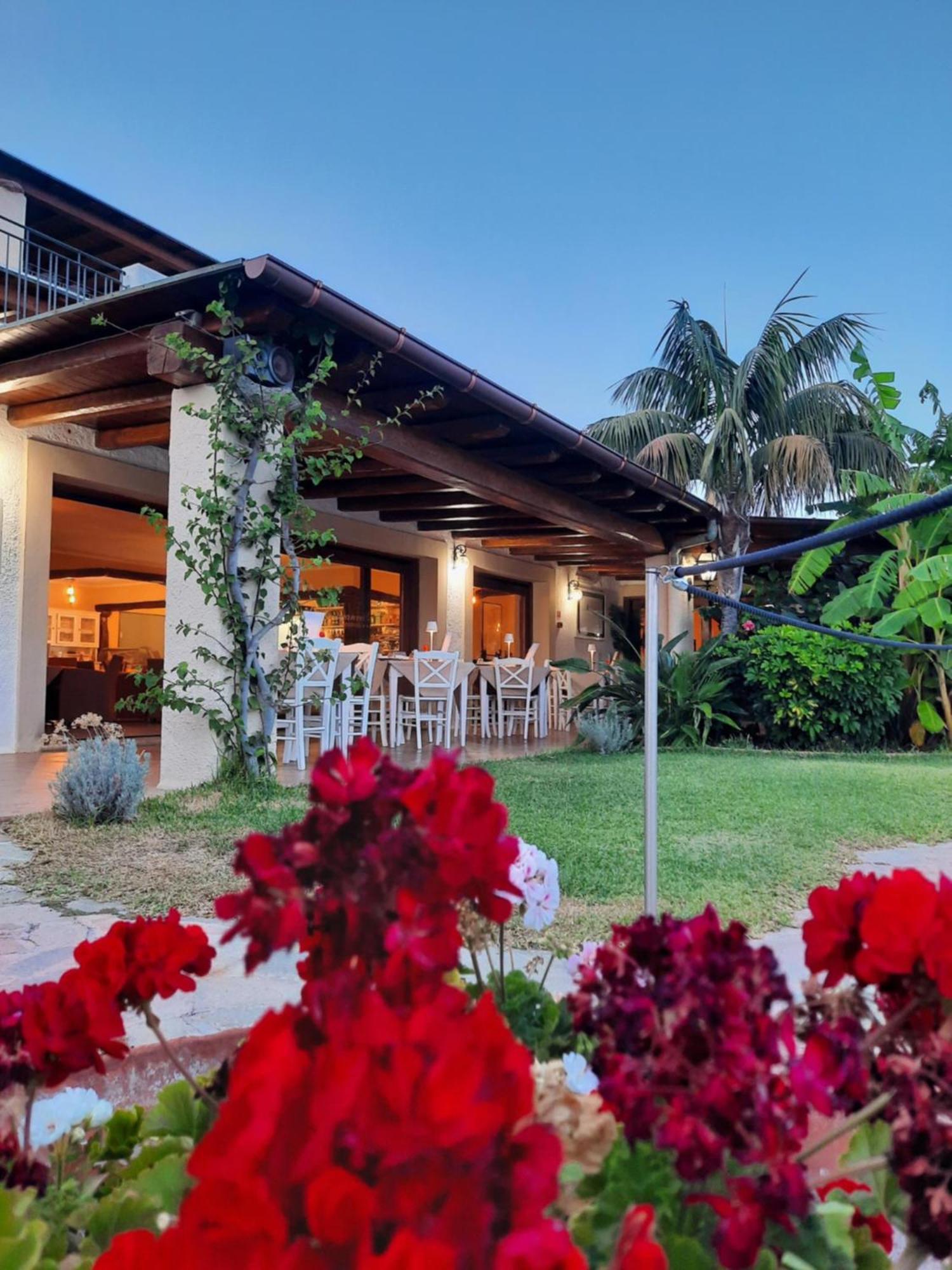 Residence Le Bouganville Villasimius Exterior foto