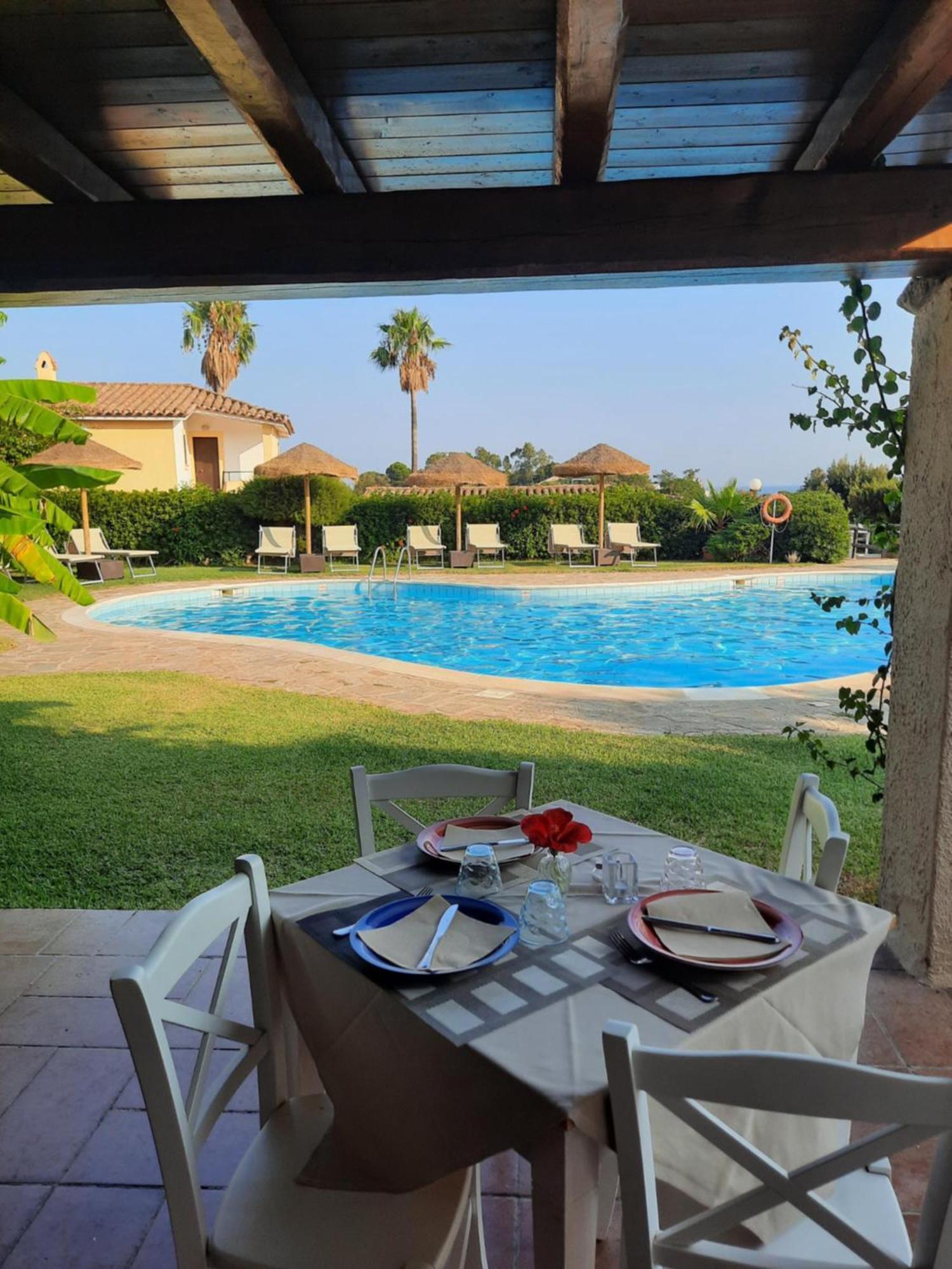 Residence Le Bouganville Villasimius Exterior foto